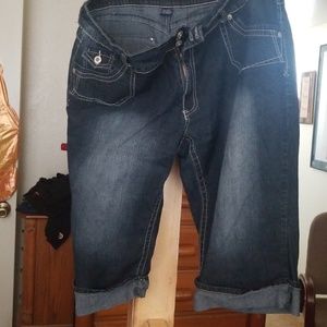 Angel's dark denim capris